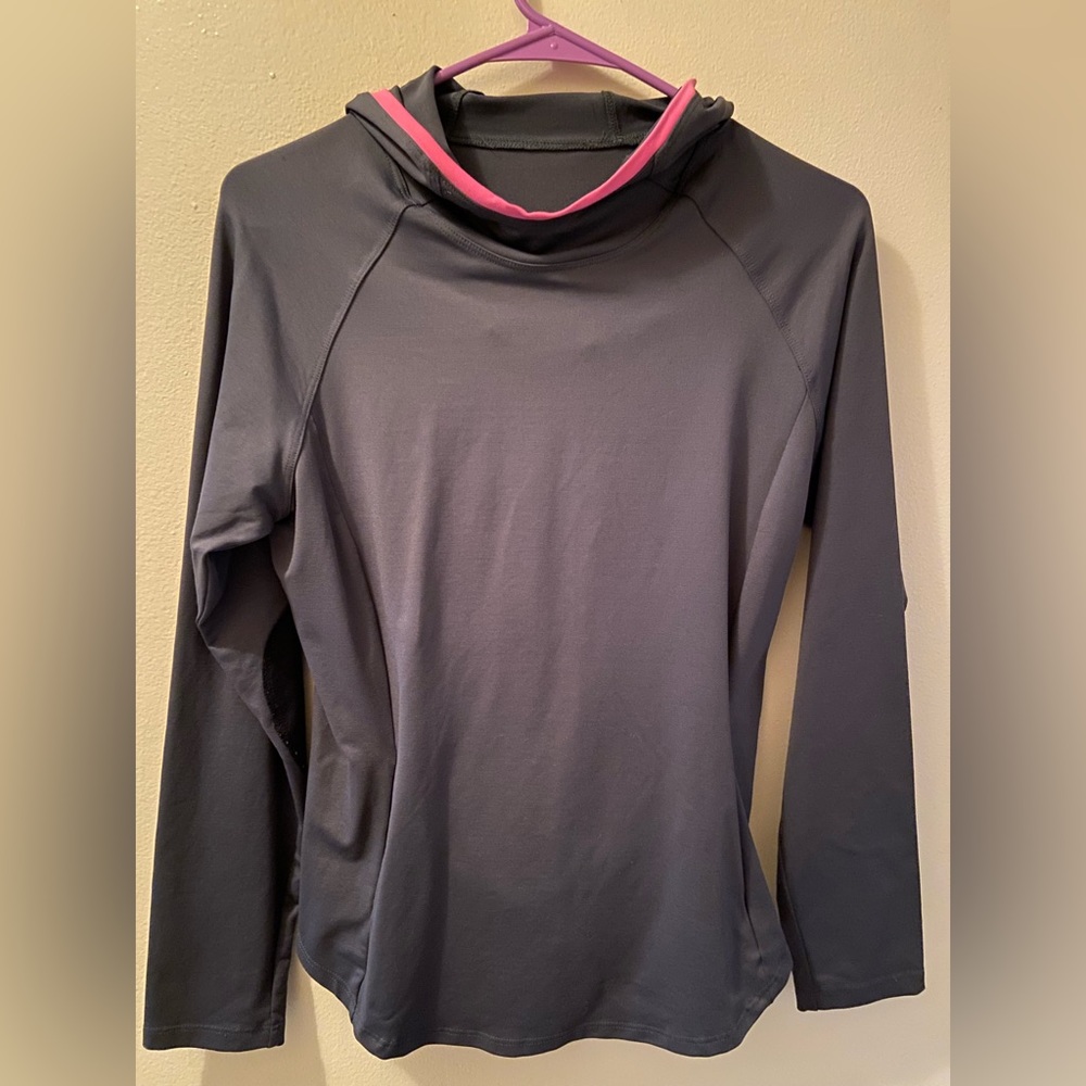 scoutperform once, light sweater size L, gray with pink and black